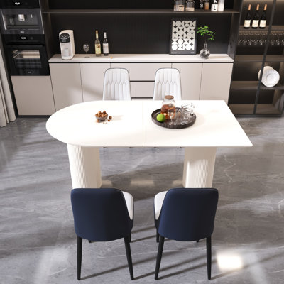 Ensemble de table de salle à manger en bois aggloméré 63 po de style médiéval moderne 63 po et ensemble de chaises de salle à manger en polyuréthane