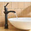 Robinet de vasque de salle de bain à cascade avec ensemble de drain Robinets de lavabo de salle de bain à poignée simple, robinets de mélangeur à un trou en laiton massif avec valve-58625567