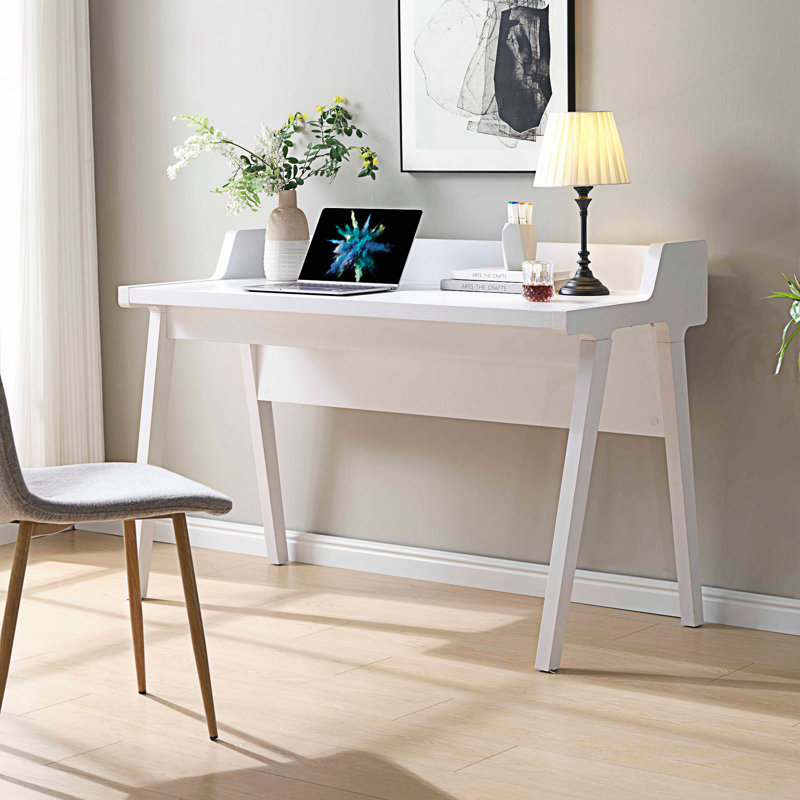 Bureau d'écriture moderne avec prise de terre et ports USB-A