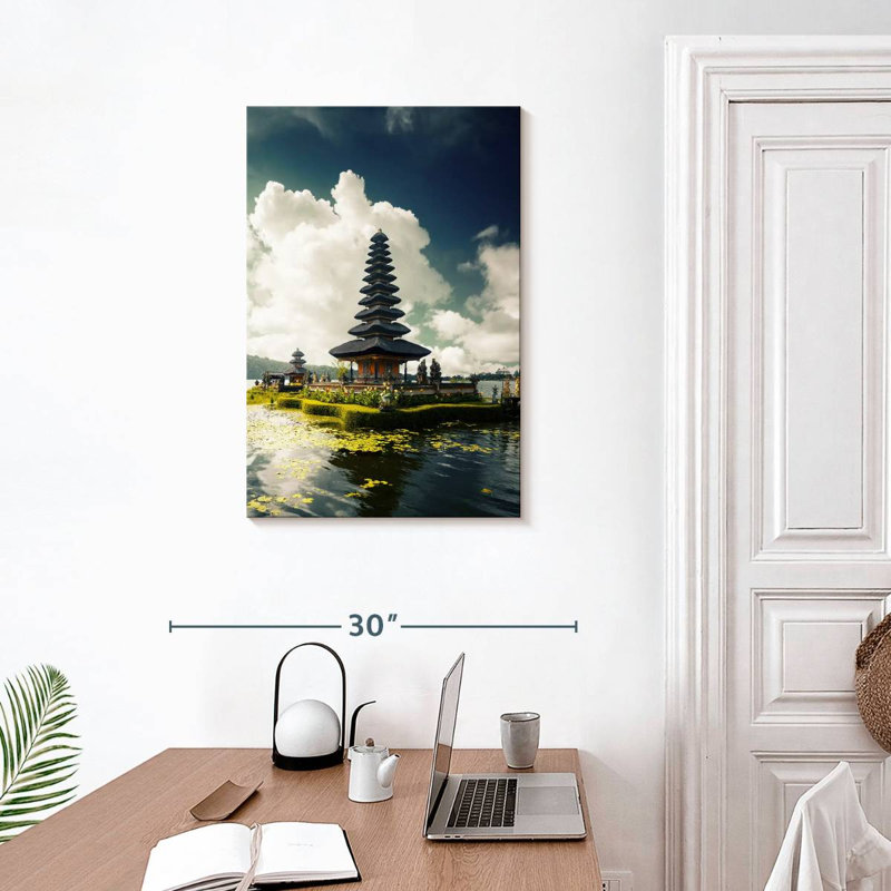 Temple Adella Pura Ulun Danu, H 30 po x l 20 po