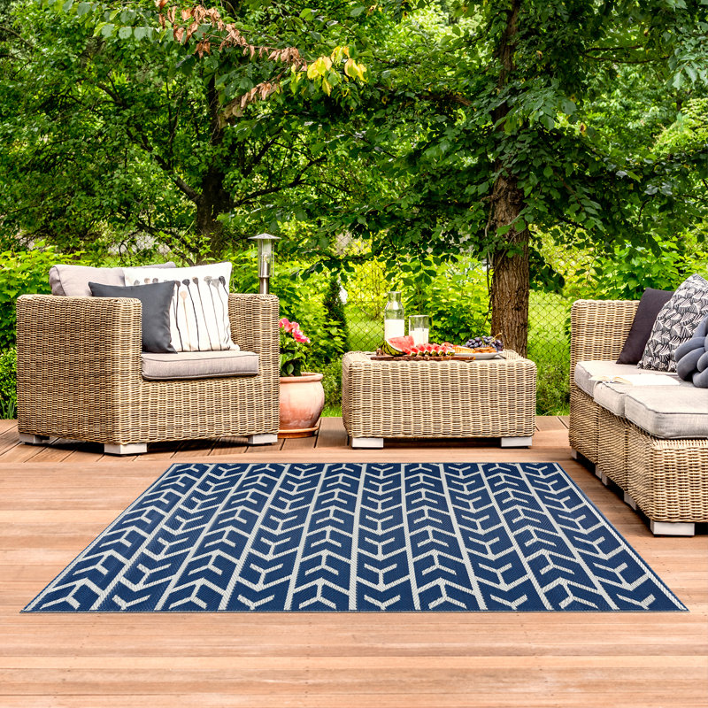 Tapis intérieur / extérieur bleu marine Brezinski, Rectangle de 4 pi x 6 pi