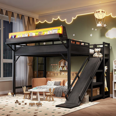 Grand lit mezzanine avec glissoire, tablettes de rangement, garde-robe, ports USB et lumières DEL