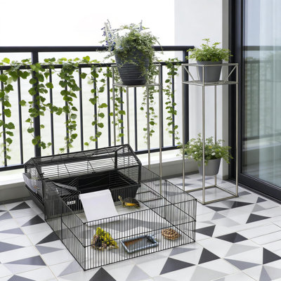 Cage à roulettes en métal pour petits animaux avec une course spacieuse, un accès facile et un fil d'acier durable pour les lapins et autres petits animaux de compagnie