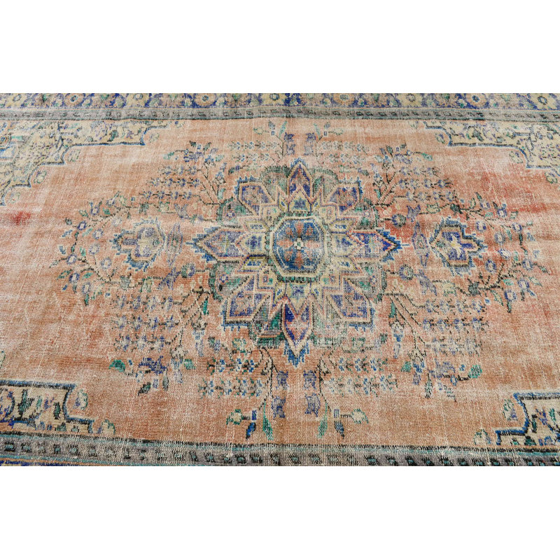 Tapis turc surdimensionné tissé à la main de style rétro idéal pour le bureau ou la chambre à coucher dans une couleur orange vibrante