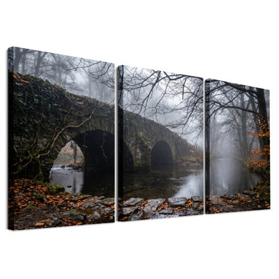 «Misty Stone Arch Bridge Over River with Autumn Leaves», ensemble de 3 toiles murales