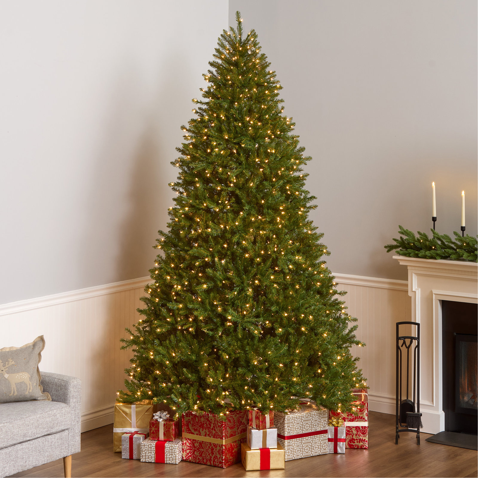 Dunhill Fir Tree with Clear Lights, 9', Clear/White Lights