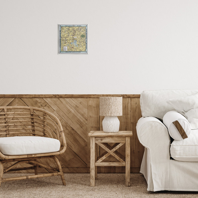 Art mural rétro sur plaque jaune par Stellar Design Studio