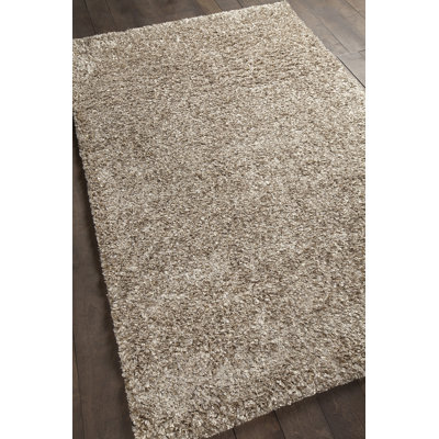 Tapis brun clair en laine à poil long fait à la main