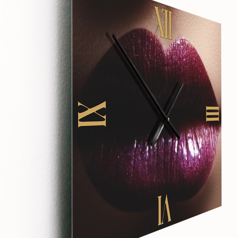 Gros plan sur une horloge murale, Grand