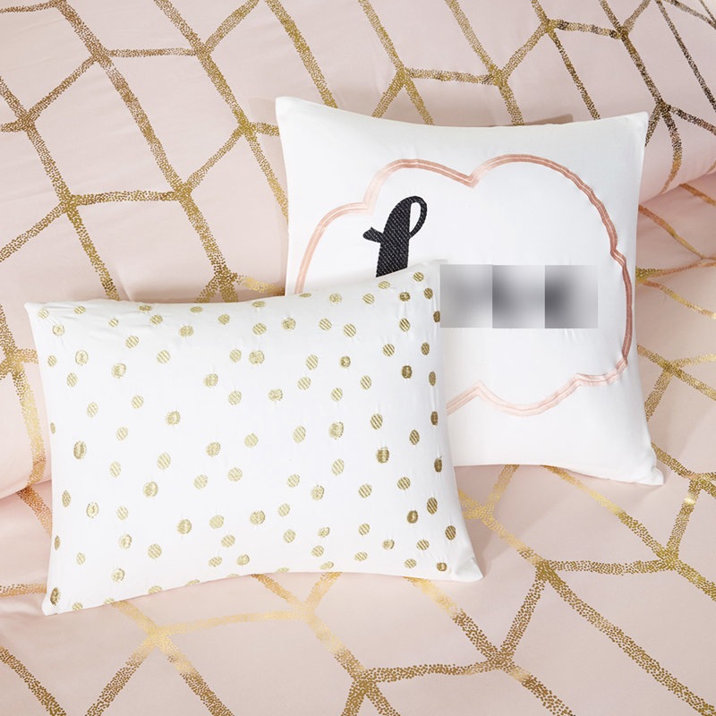 Édredon Soft Blush avec détails géométriques métalliques et taies décoratives très grandes, Rosé / doré