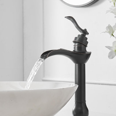 Single-handle Bathroom Faucet with Drain Assembly