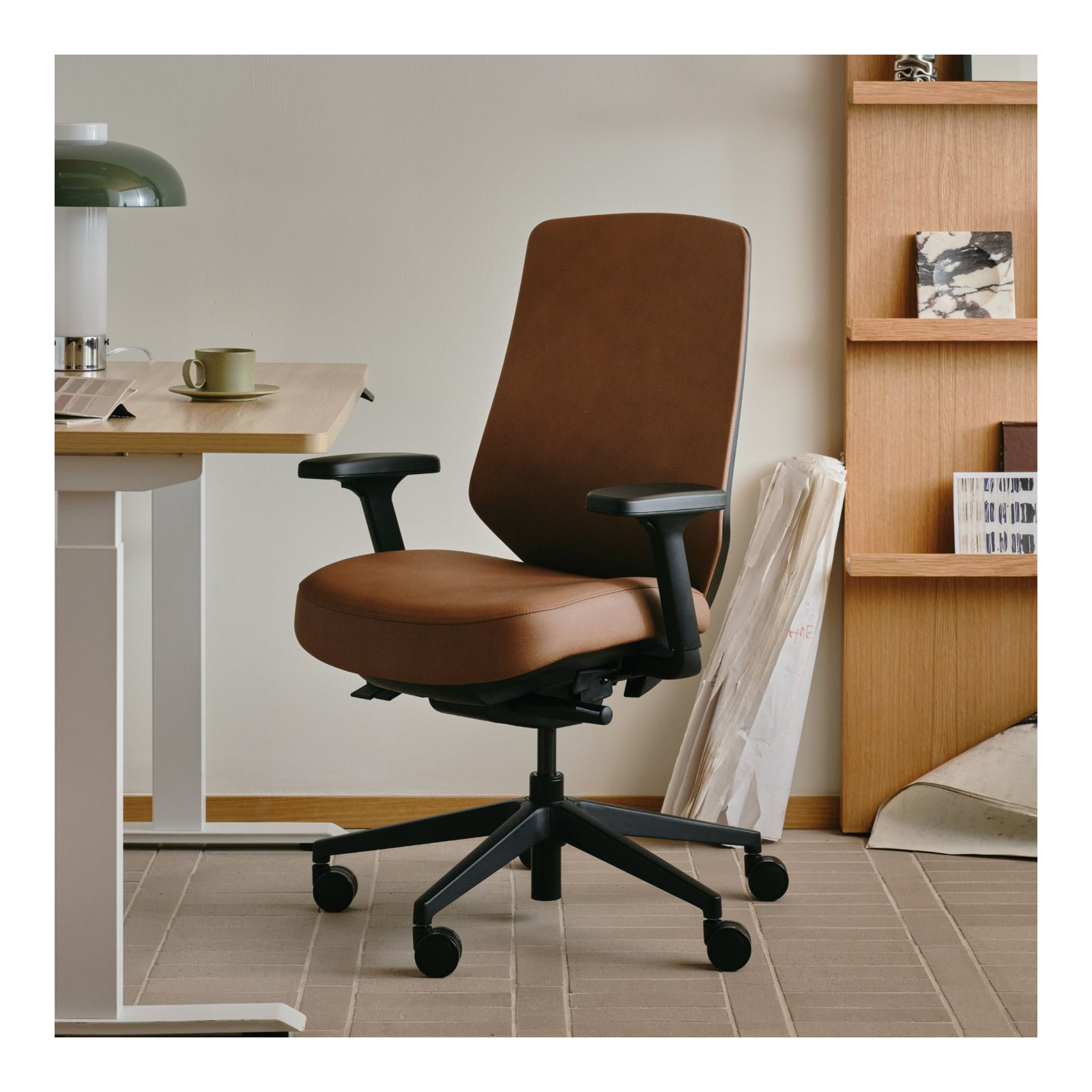 Ergonomic Chair Pro - Leather, Black