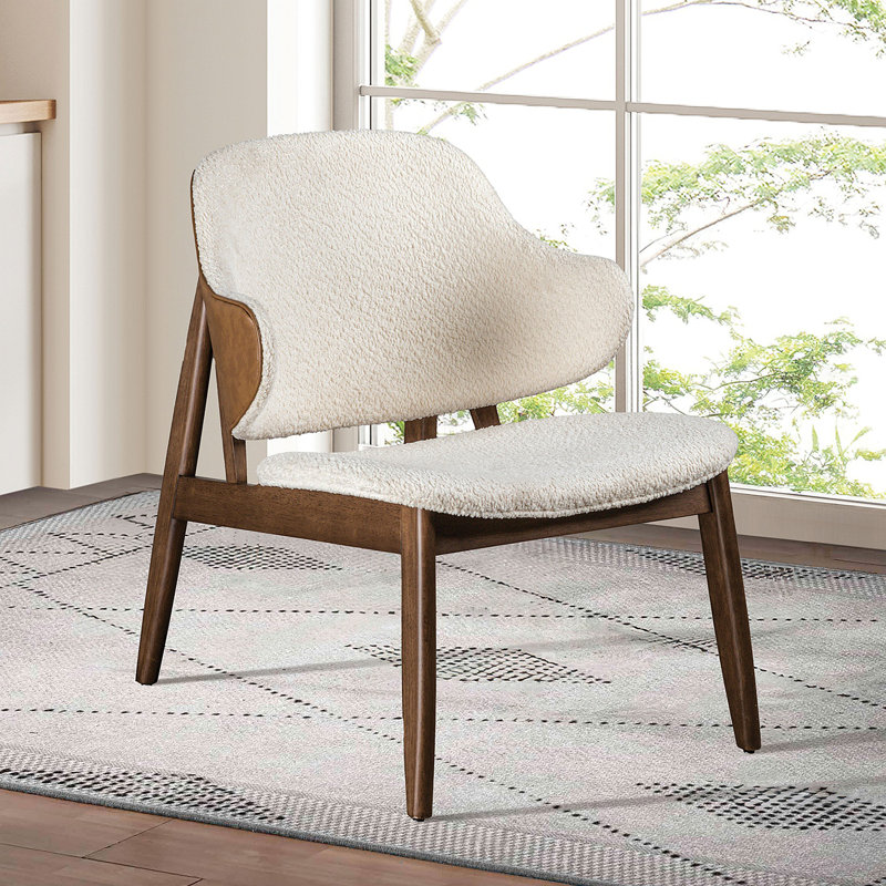 Chaise d'appoint moderne Mid-Century avec dossier à oreilles noyer / beige