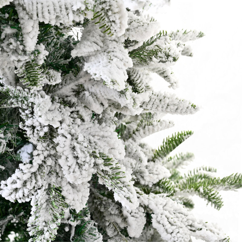 Arbre de Noël en PVC mélangé non éclairé de 7 pi avec extrémités enneigées