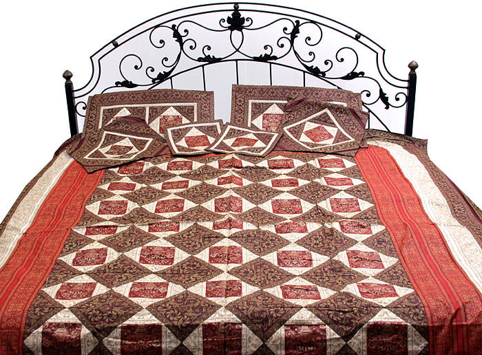 Ensemble de couvre-lit marron et rouge en soie Exotic India