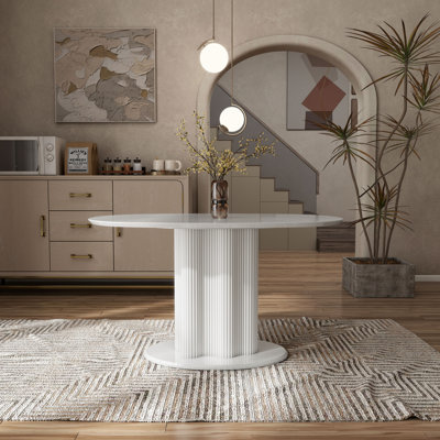 Table de salle à manger Ciani avec plateau brillant et base cannelée