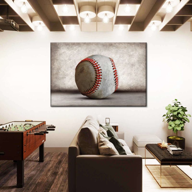 «Worn Out Baseball», reproduction sur toile, H 16 po x l 24 po x P 1,25 po
