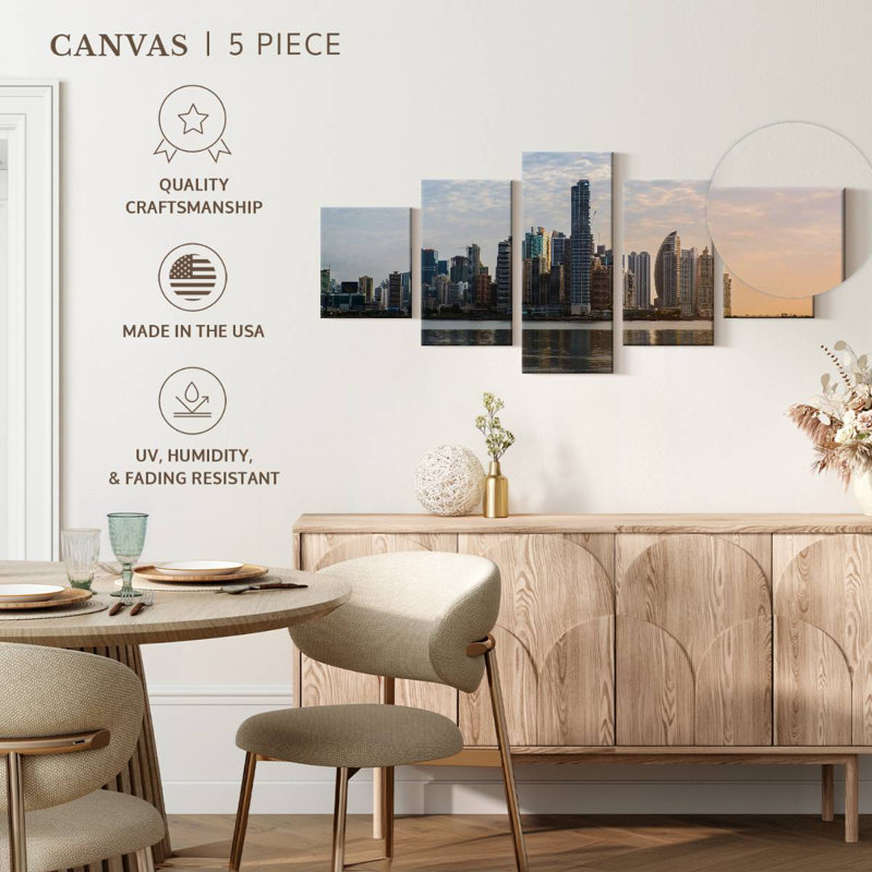 Paysage urbain moderne de Panama City, H 24 po x l 55 po