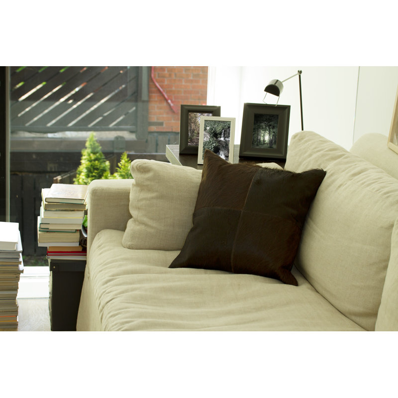 Coussin 18 "en peau de vache, Brun