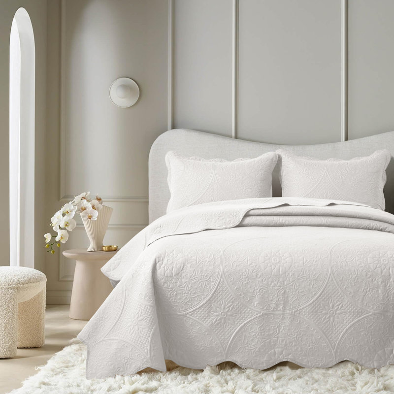 Elegant Floral Embossed Bedspread Set With Pillow Shams – Lightweight Quilted Bedding, Machine Washable, White