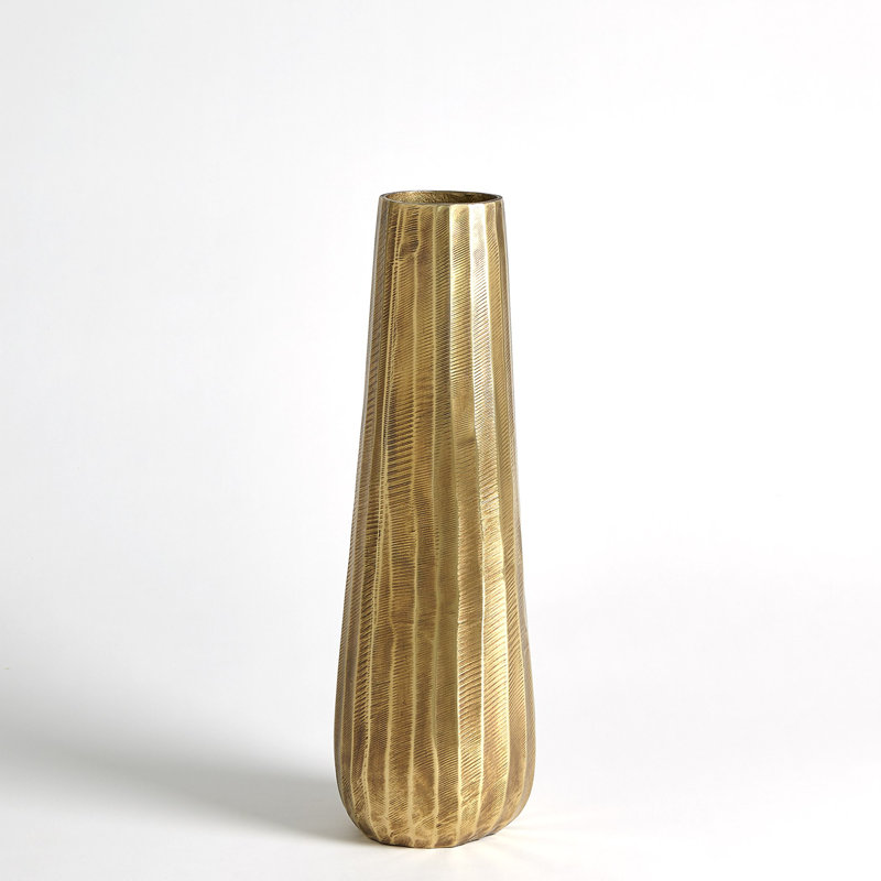 Vase rond en laiton antique, H 19,75 po x l 6,5 po x P 6,5 po