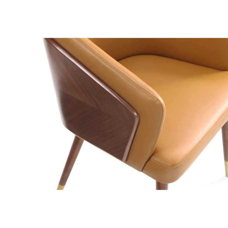 Chaise de salle à manger Modern Reeva revêtue de similicuir avec dossier en bois de hêtre et pieds en bois massif noyer et camal