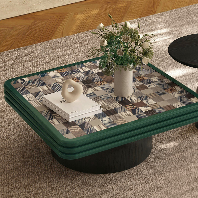 Ensemble de tables basses carrées d'inspiration italienne