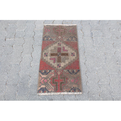 Petit tapis turc vintage en laine Oushak rouge - idéal pour la salle de bain et mignon comme paillasson