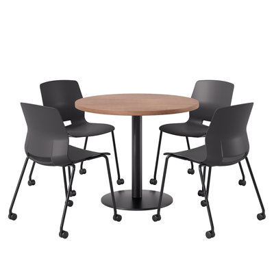 Ensemble repas pour quatre personnes