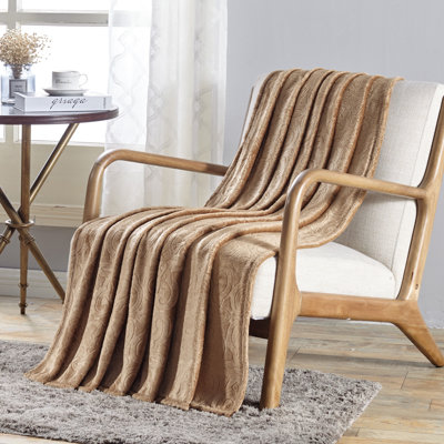 Dama Throw