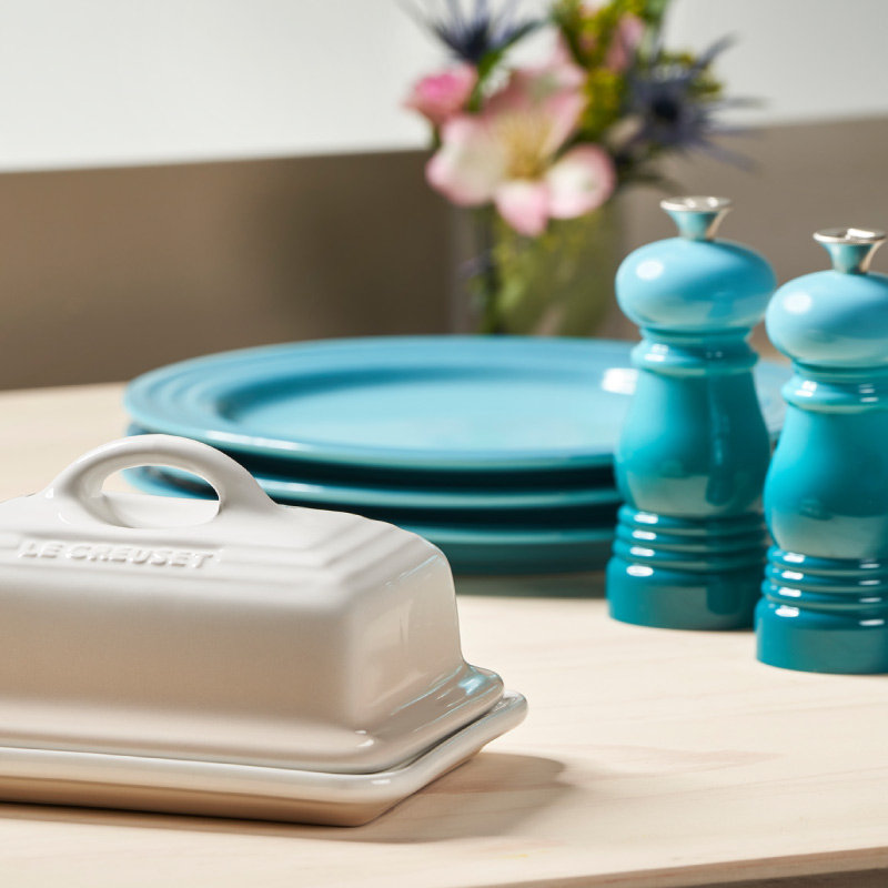 Le Creuset Set of 2 Salt and Pepper Mills, Caribbean, 4.3" H x 2.9" W x 2.9" D