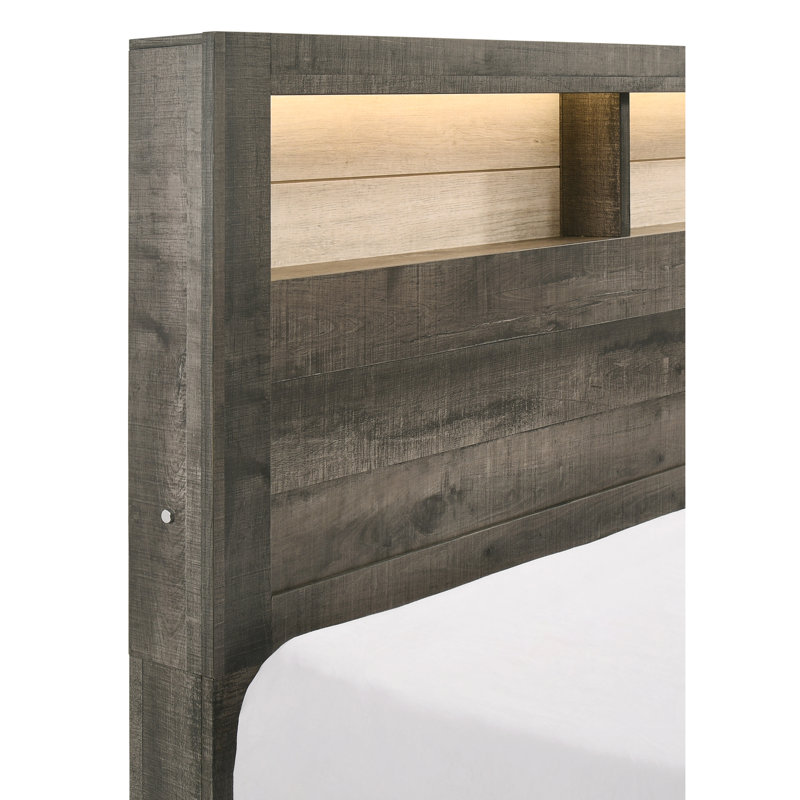 Grand lit blanc avec espace de rangement ouvert pratique et blanc