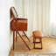 Meuble-lavabo rétro en bois brun avec miroir