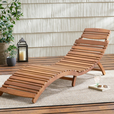 Élégante chaise longue pliante en bois brun pour les jardins