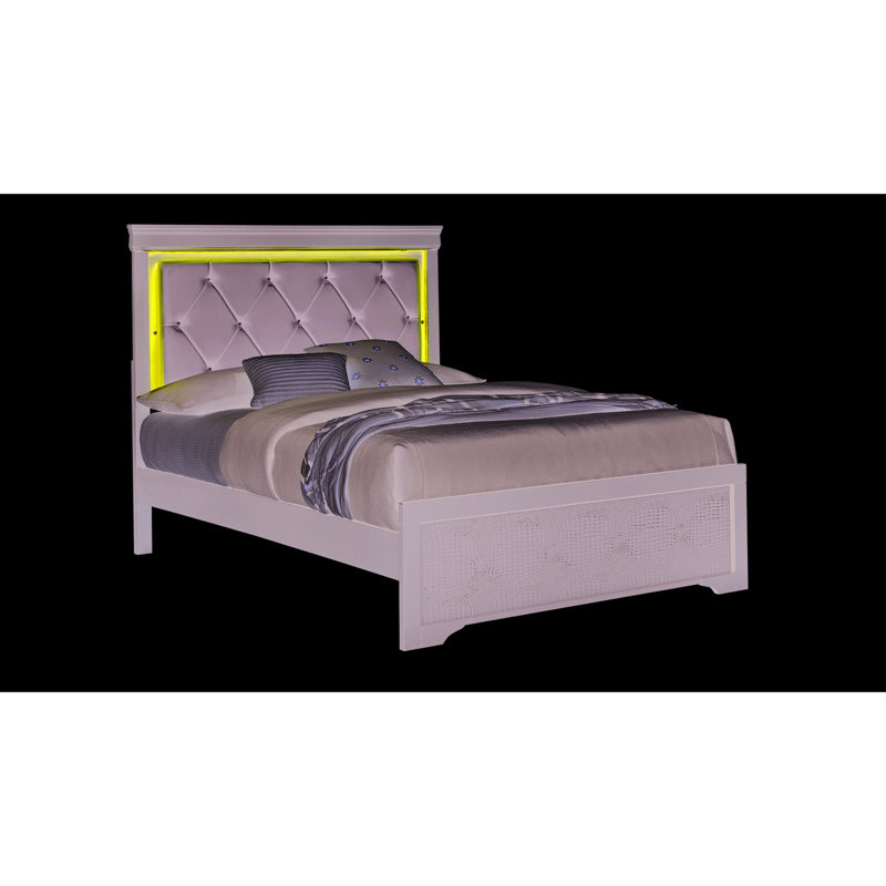 Grand lit gris métallique pour chambre à coucher avec revêtement doux et tête de lit à DEL moderne