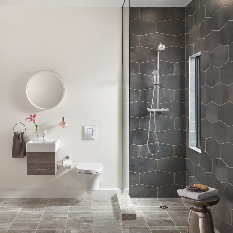 Concetto™ Single Hole Bathroom Faucet, Chrome, Drain Assembly Included: Yes