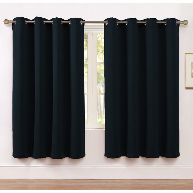Paire de rideaux occultants et isolants avec œillets Karn Hotel, l 52" x L 63", Noir