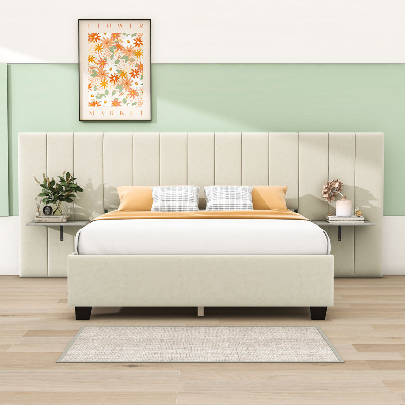 Lit plateforme tapissier avec tête de lit et tablettes Peg, Grand, Beige