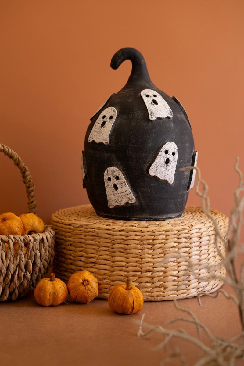 BLACK CLAY PUMPKIN WITH GHOSTS LUMINARY