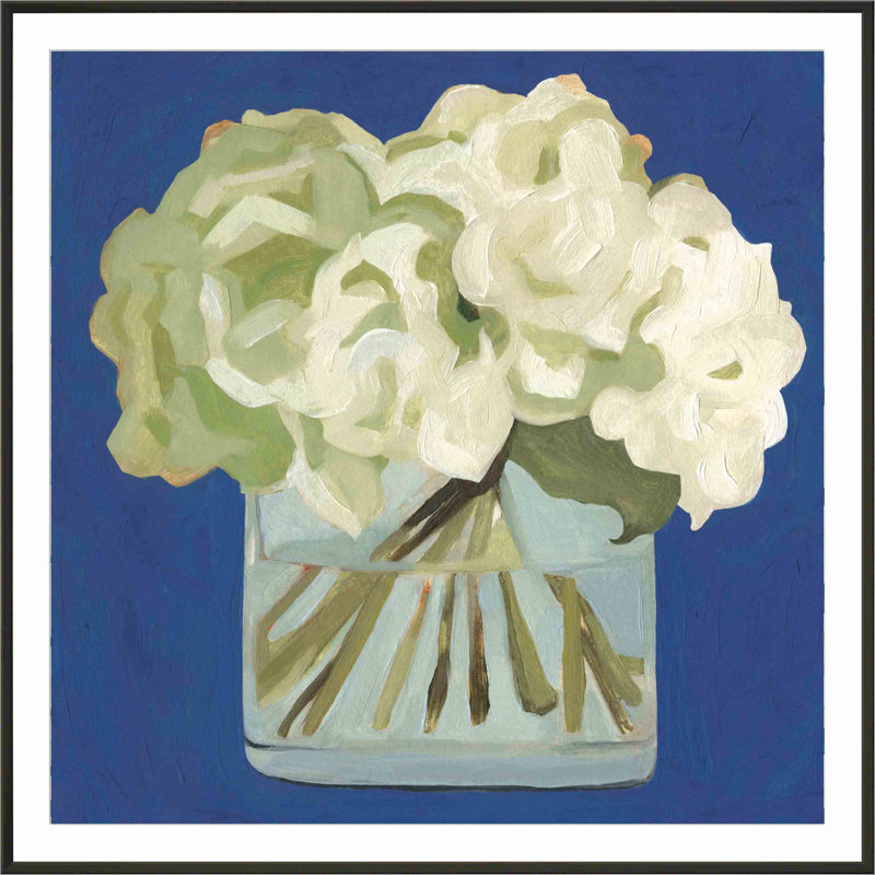 «White Hydrangeas II» par Emma Scarvey - peinture encadrée, H 36 po x l 36 po, Or