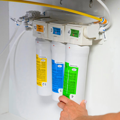 Système de filtration d'eau par osmose inversé AquaTru avec filtre à pH + alcalin AquaTru | Certifié pour éliminer le plomb, le chlore, le fluore, les PFA et plus encore pour une eau pure et savoureuse