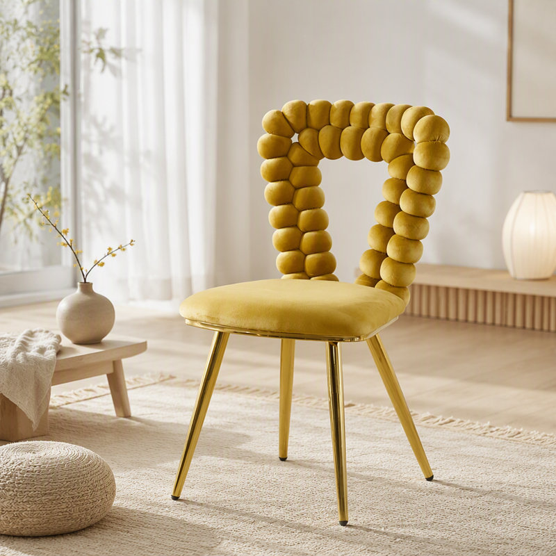 Ensemble de chaises confortables et modernes avec coussins moelleux et dossier élégant