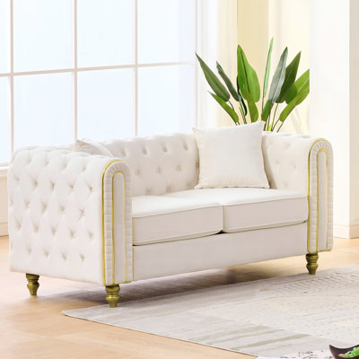 Velours beige moderne 63 po 2 places, bouton, base en pin, support de 600 lb dans le bois franc