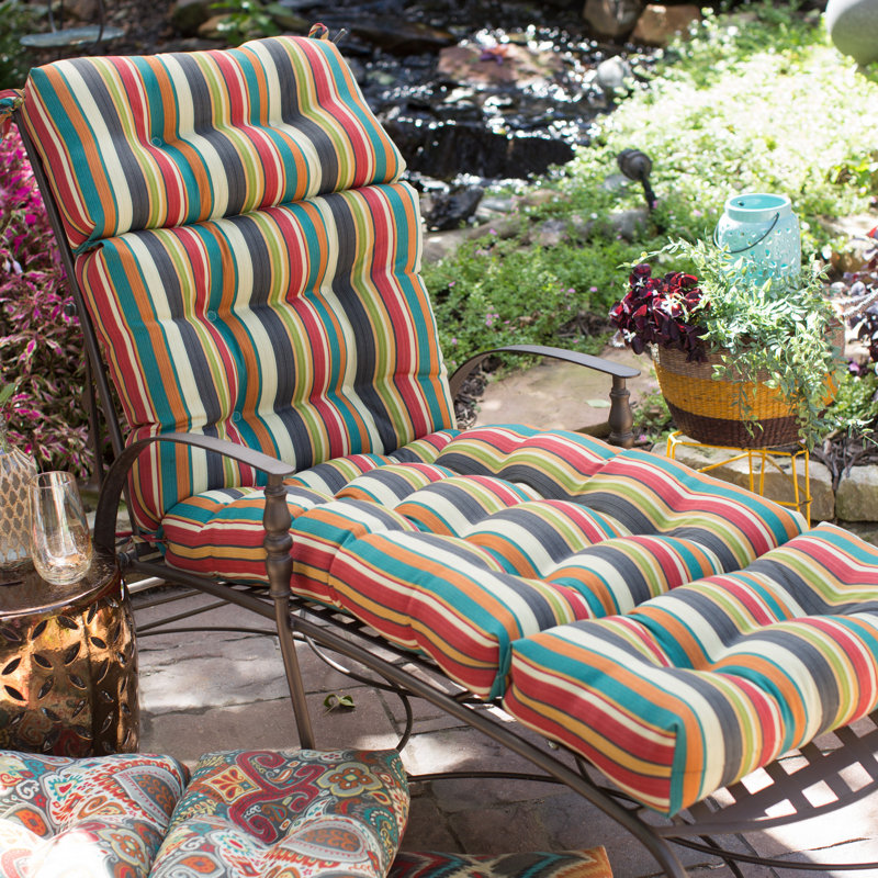 Coussin de chaise longue d'extérieur capitonné Shipton, Coucher de soleil à rayures