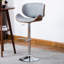 Tabouret de bar contemporain pivotant gris avec piédestal réglable, finition noyer, courbé, l 21 po x P 21 po x H 44 po, siège et dossier, matériau principal en métal