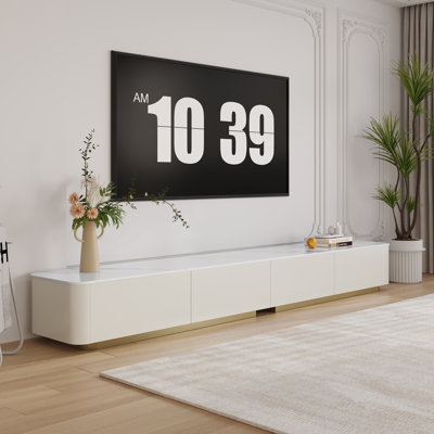 Meuble télé 94 po blanc moderne avec plateau en faux marbre, console multimédia à profil bas avec 4 tiroirs de rangement et base de divertissement en métal doré pour le salon