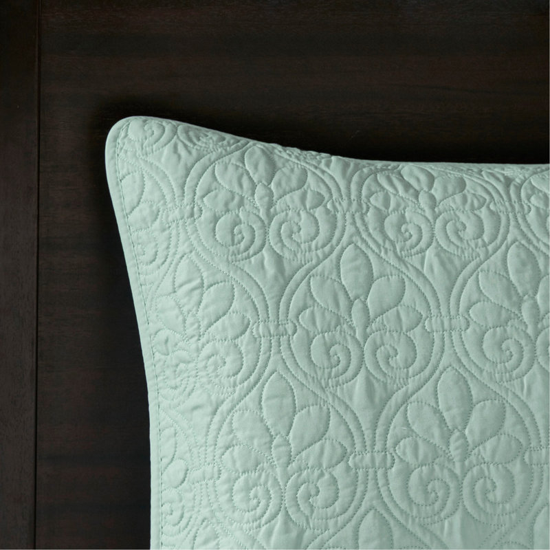Reversible Quilt Set With Classic Stitch Pattern, Prewashed Cotton Filling, And Antimicrobial Treatment For Year-Round Comfort