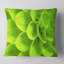 Pétales de fleurs vert vif - coussin à imprimé floral-30613578-30810386