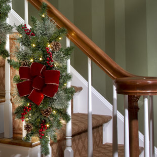 Classic Lighted Faux Pine Swag