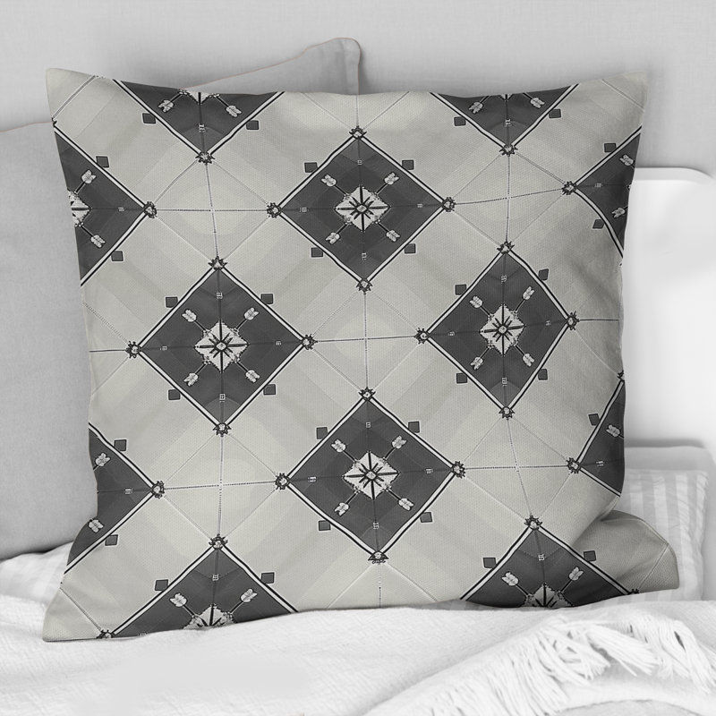 Coussin décoratif traditionnel noir et gris à motif floral noir, H 16 po x l 16 po